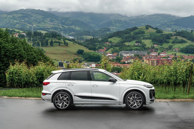 Audi Q6 e-tron Front Right Three Quarter