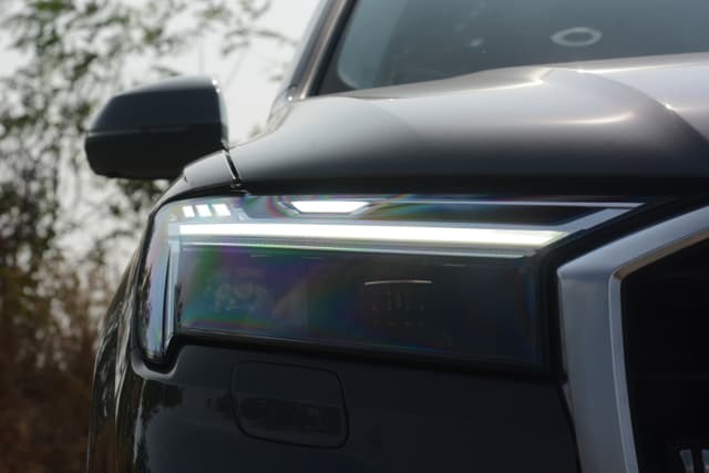Headlight Image - 6894