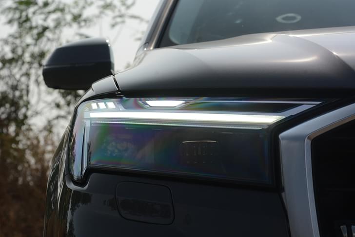 Audi Q7 Headlight