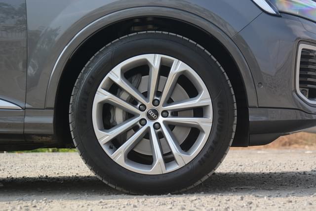 Alloy Wheels Image - 6904