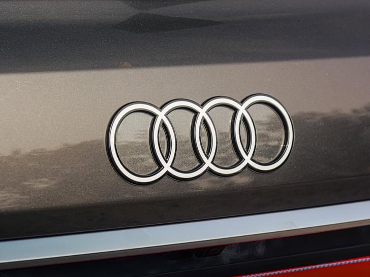 Audi Q7 Front Logo