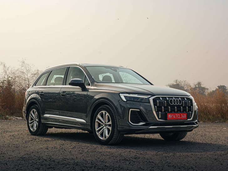 Audi Q7 Images