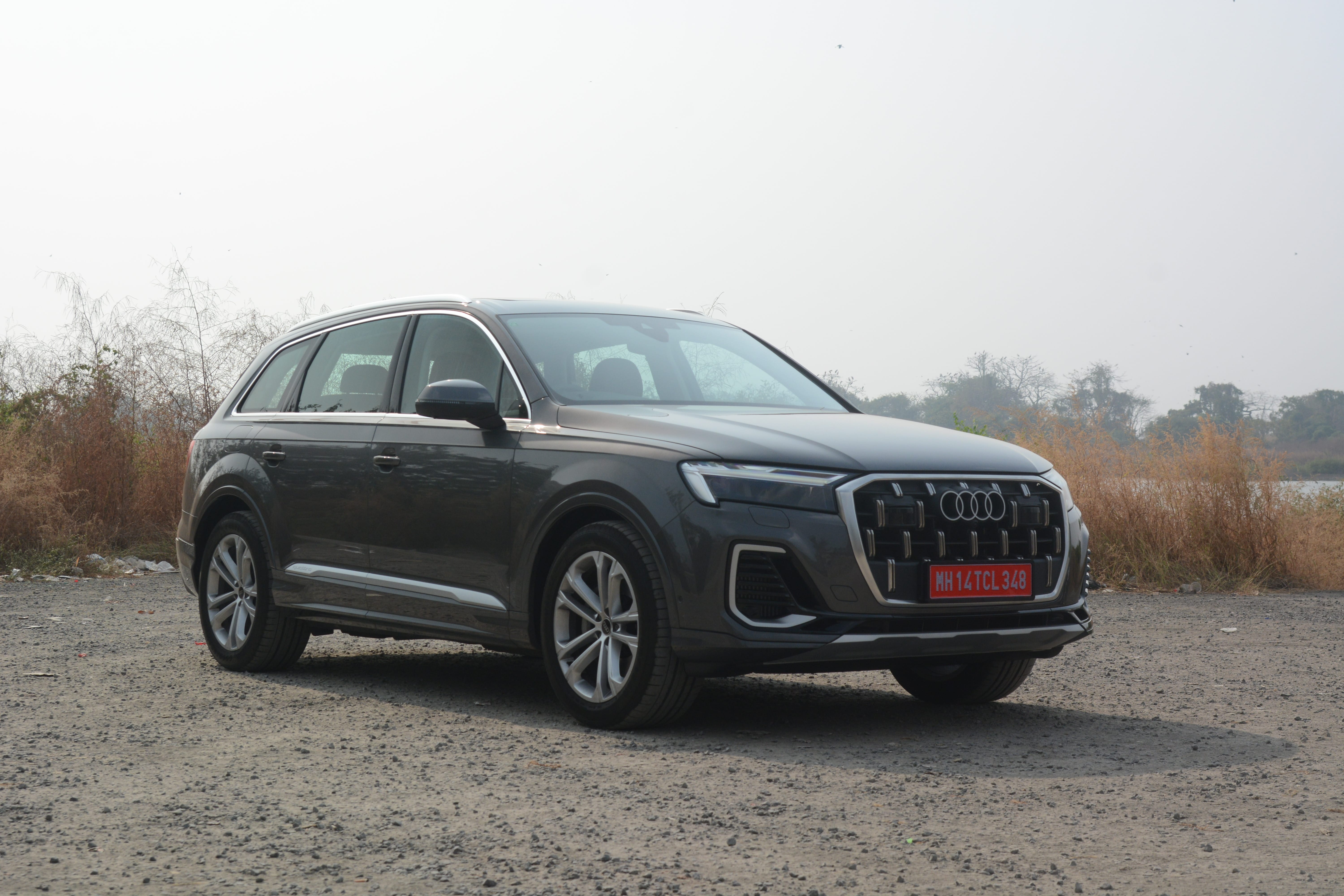 Audi Q7 Mythos Black Metallic – Check Mythos Black Metallic Price