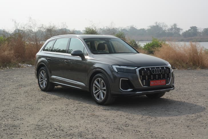 Audi Q7 Front Right Three Quarter
