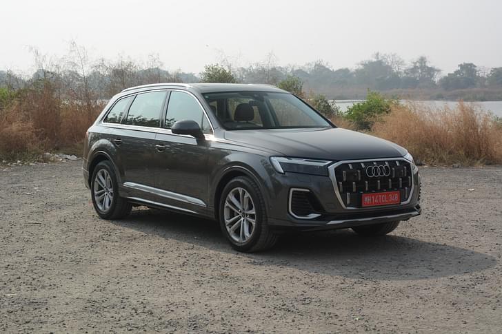Audi Q7 Front Right Three Quarter