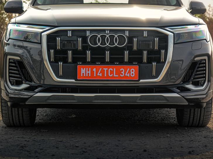 Audi Q7 Front View