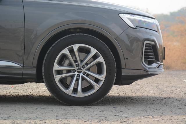 Alloy Wheels Image - 6944