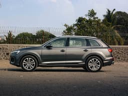 Audi Q7 Front Right Three Quarter