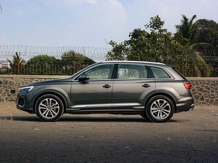 Audi Q7 Front Right Three Quarter