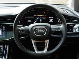 Audi Q7 Dashboard