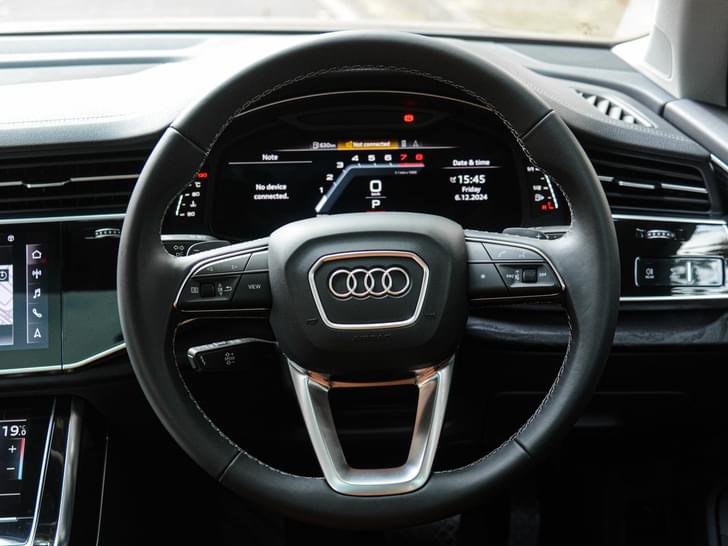 Audi Q7 Dashboard