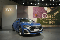 Audi Q8 Front Right Three Quarter