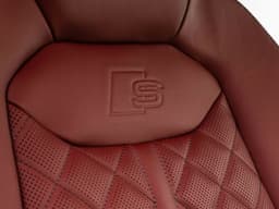 Audi Q8 Color Brown, Red