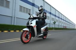 Bgauss Ruv 350 Front Right Three Quarter