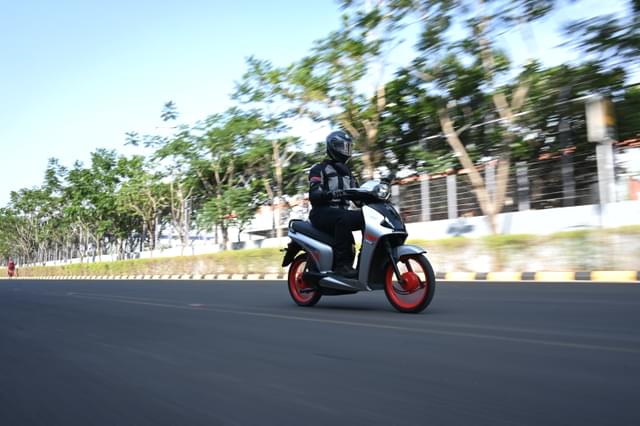 Front Left Three Quarter Image - 21619