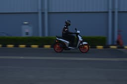 Bgauss Ruv 350 Front Right Three Quarter