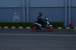 Bgauss Ruv 350 Front Right Three Quarter