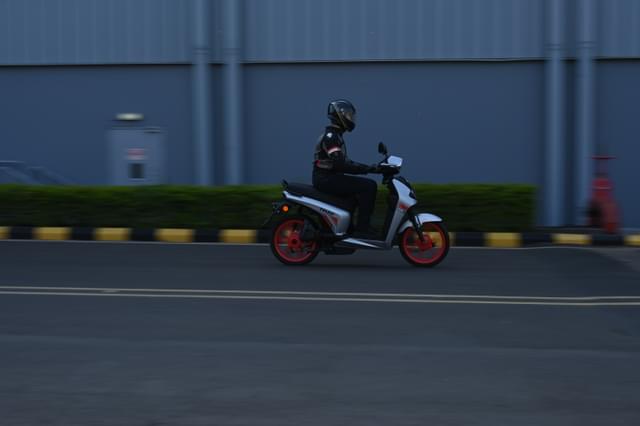 Front Right Three Quarter Image - 21621