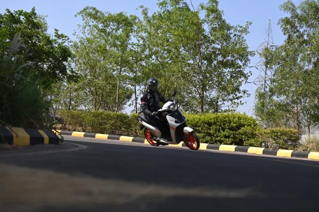 Front Left Three Quarter Image - 21624