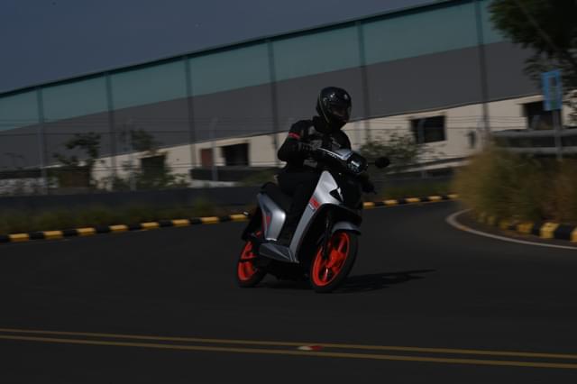 Front Left Three Quarter Image - 21628