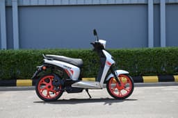 Bgauss Ruv 350 Front Right Three Quarter
