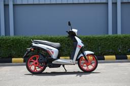 Bgauss Ruv 350 Front Right Three Quarter