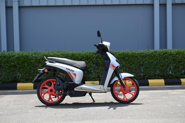 Front Right Three Quarter Image - 21630