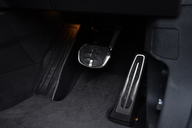 Foot Controls Image - 19398