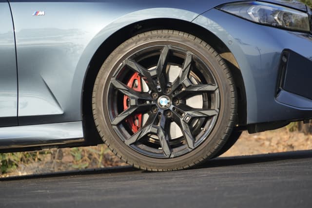 Alloy Wheels Image - 6734