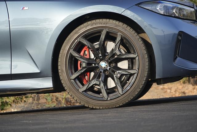 Alloy Wheels Image - 6734