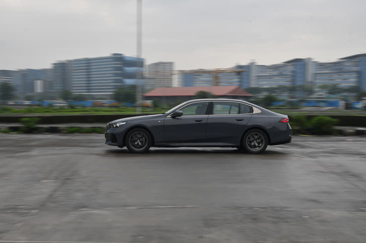 Bmw 5 Series Lwb Front Right Three Quarter