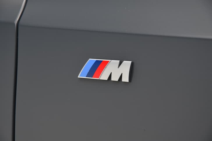 Bmw 5 Series Lwb Front Logo