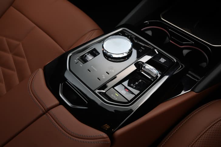 Bmw 5 Series Lwb Center Console Cup Holders