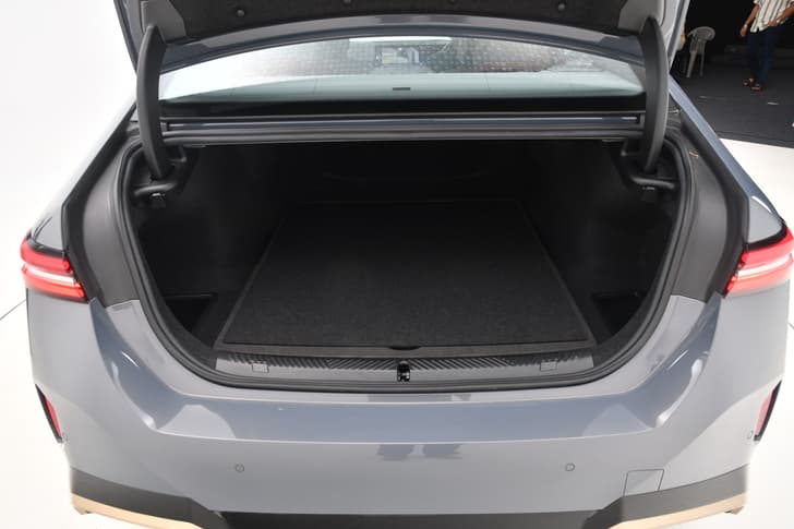 Bmw 5 Series Lwb Boot Open