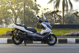 Bmw Bikes C 400 Gt Front Right Three Quarter