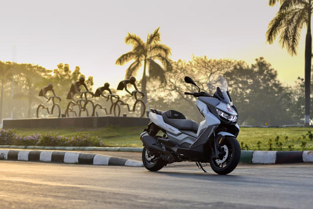 Front Left Three Quarter Image - 21809