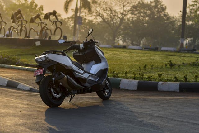 Front Right Three Quarter Image - 21814