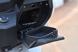 BMW C 400 GT Charging Ports