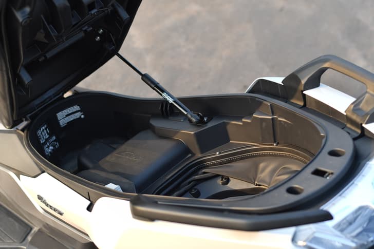 Bmw Bikes C 400 Gt Boot Open