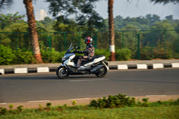 BMW C 400 GT Right Side View