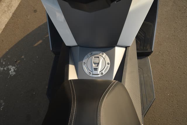Closed Fuel Lid Image - 22018