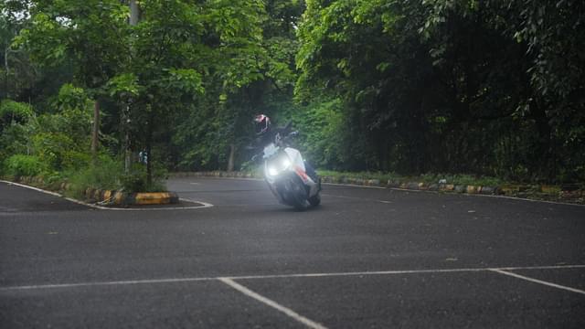 Front Right Three Quarter Image - 21785