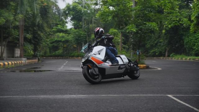 Front Right Three Quarter Image - 21789