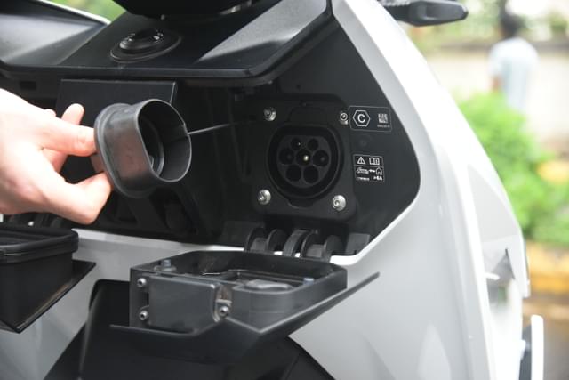 Open Fuel Lid Image - 21894