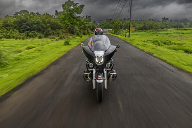 Front Right Three Quarter Image - 21800