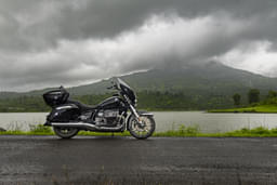 Bmw Bikes R18 Color Black