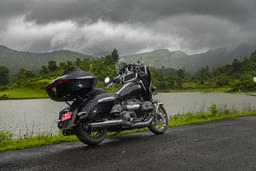 Bmw Bikes R18 Color Black