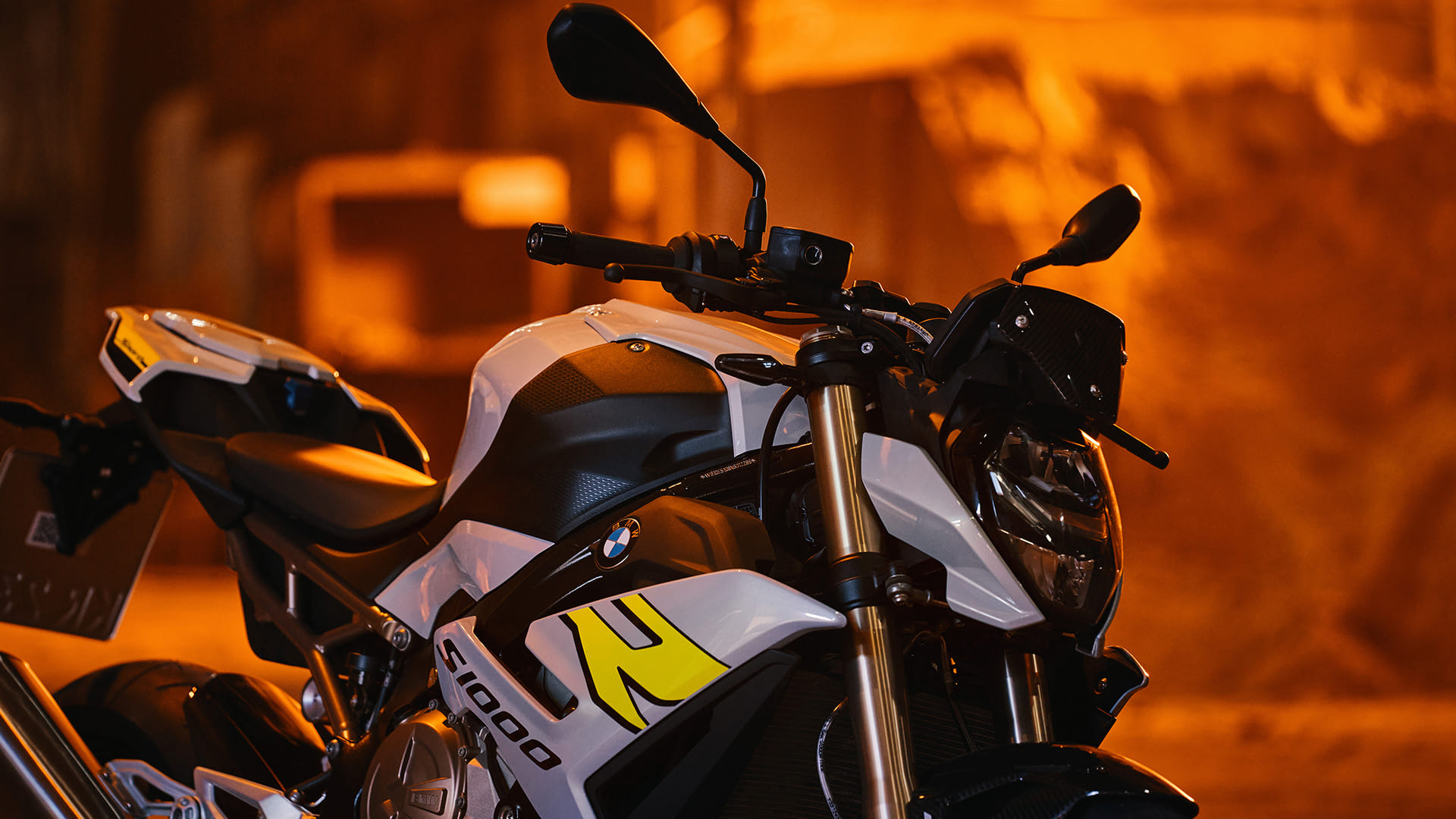 BMW Bikes S 1000 R Price, Images, Features, Mileage, Colours