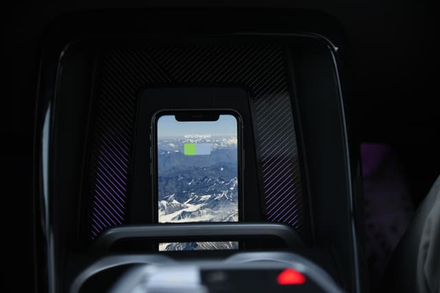 Charging Ports Image - 8890