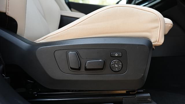 Driver Height Adjustable Seat Image - 8285